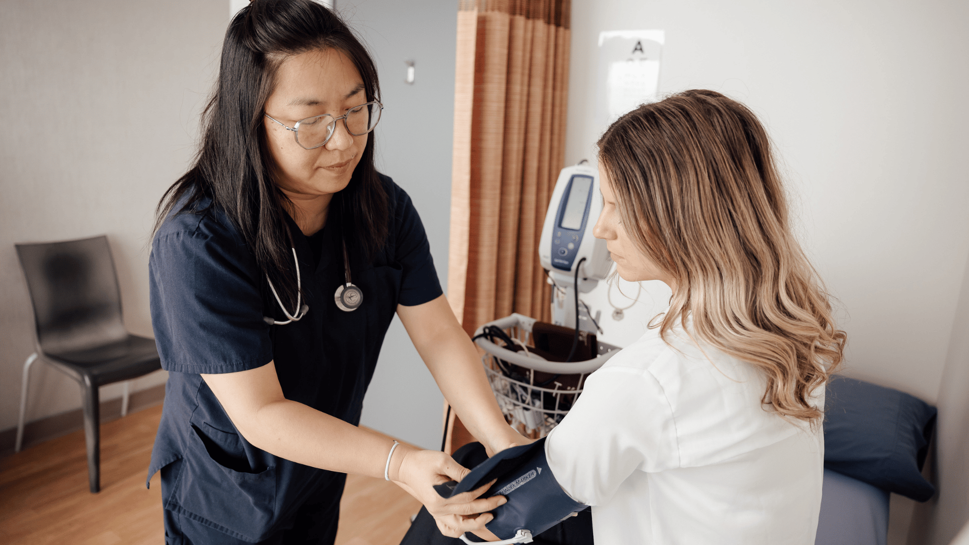 Doctor treat patient