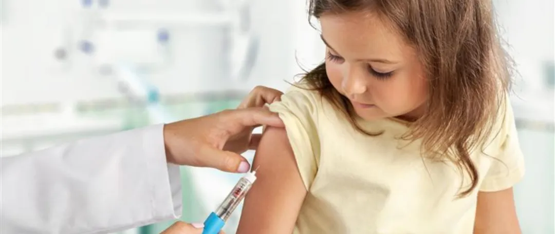 kids having immunisations