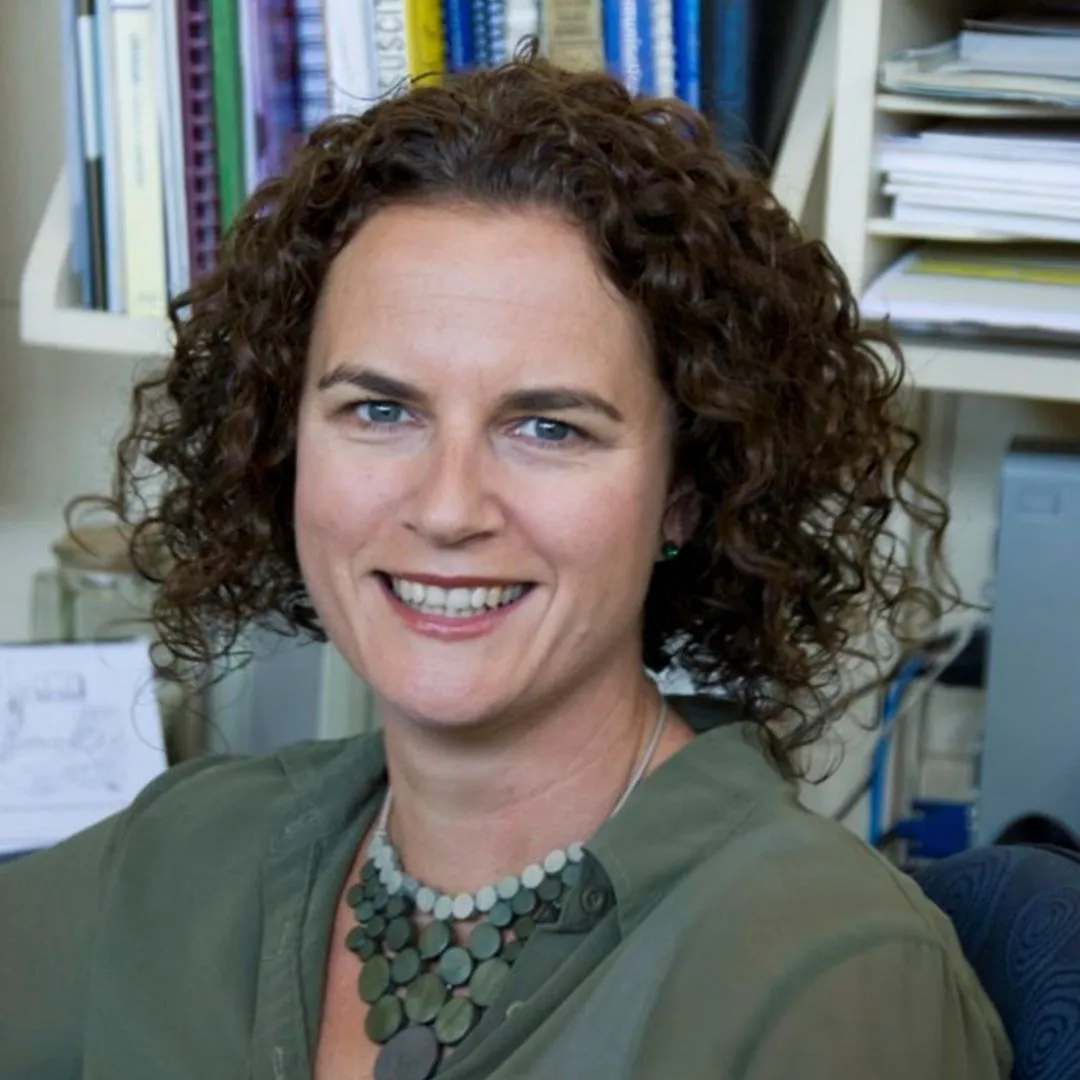 Dr Sorcha Nic Giolla